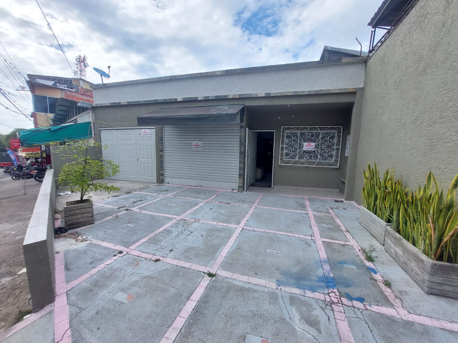 SE ARRIENDA ESPECTACULAR CASA COMERCIAL!!!