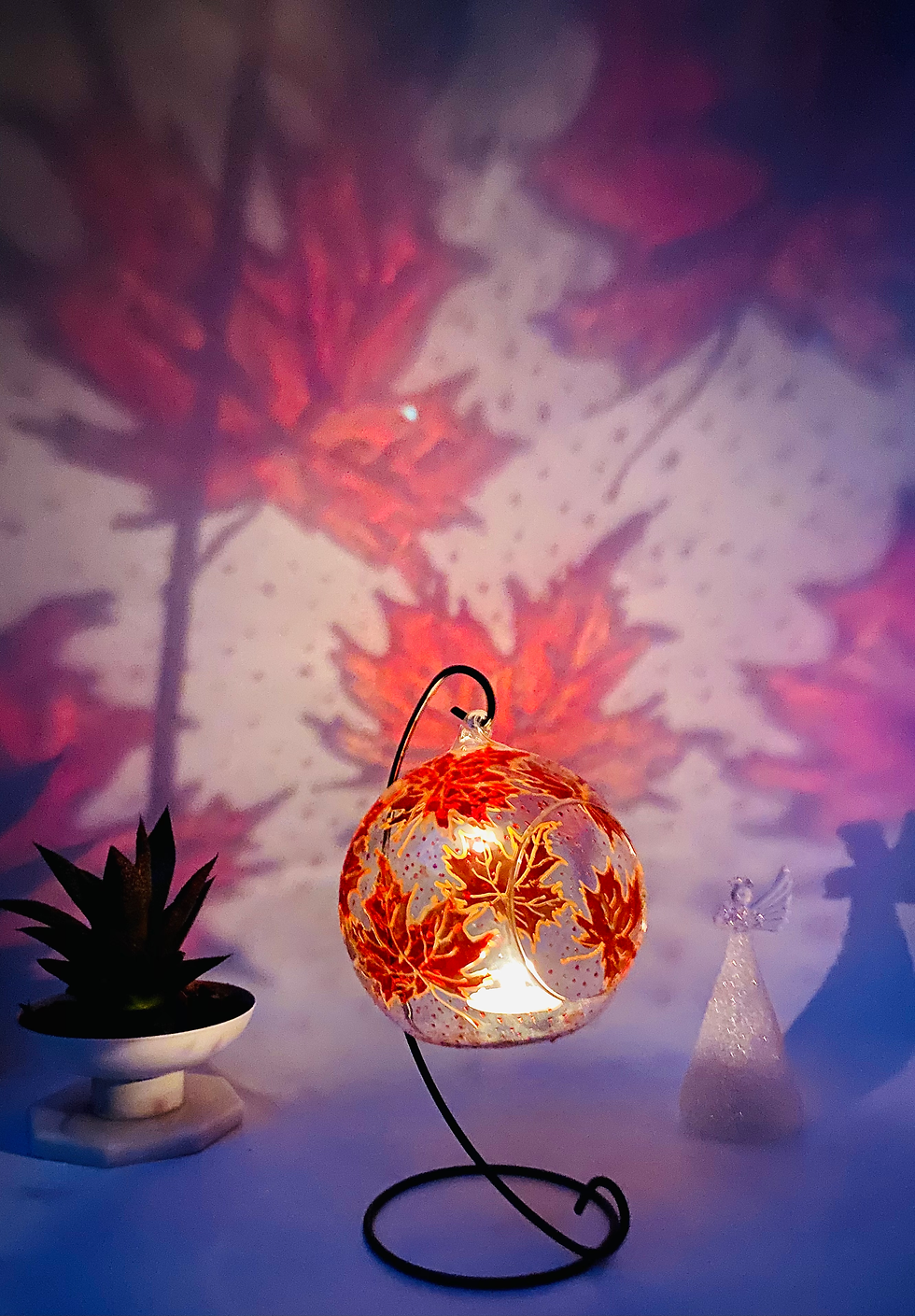 Thumbnail: Beautifully decorated this red maple leaf glass candle holder instantly adds autumn vibes to your interior.