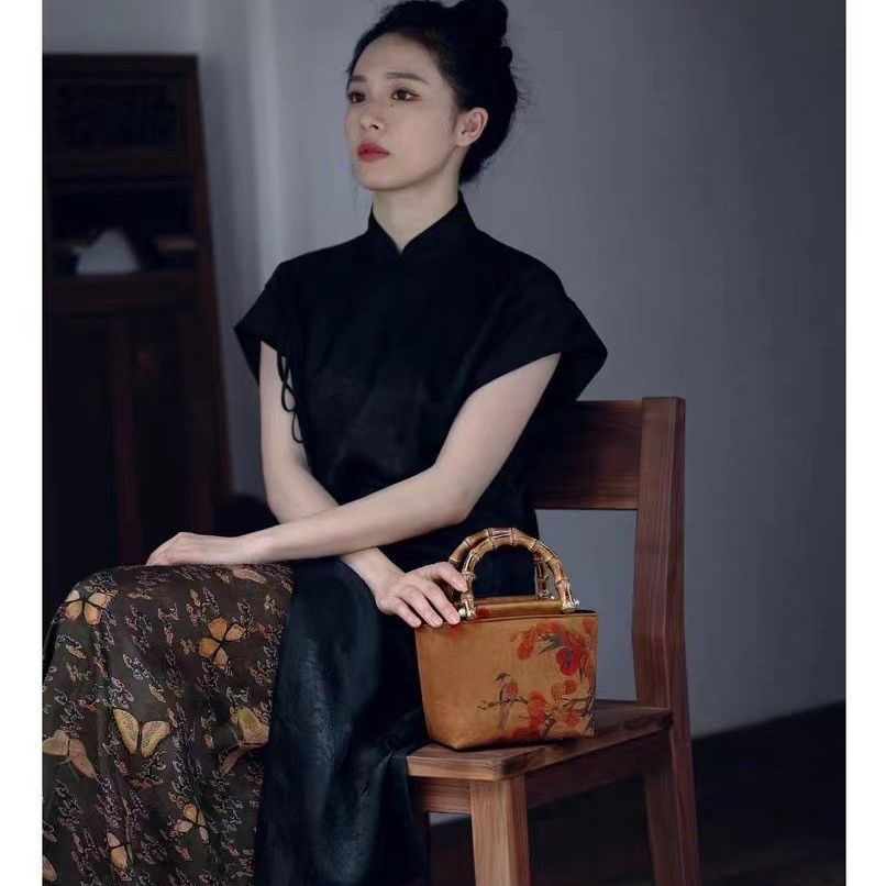 Thumbnail: Handmade Xiangyunsha Tote Crafted from premium Xiangyunsha fabric