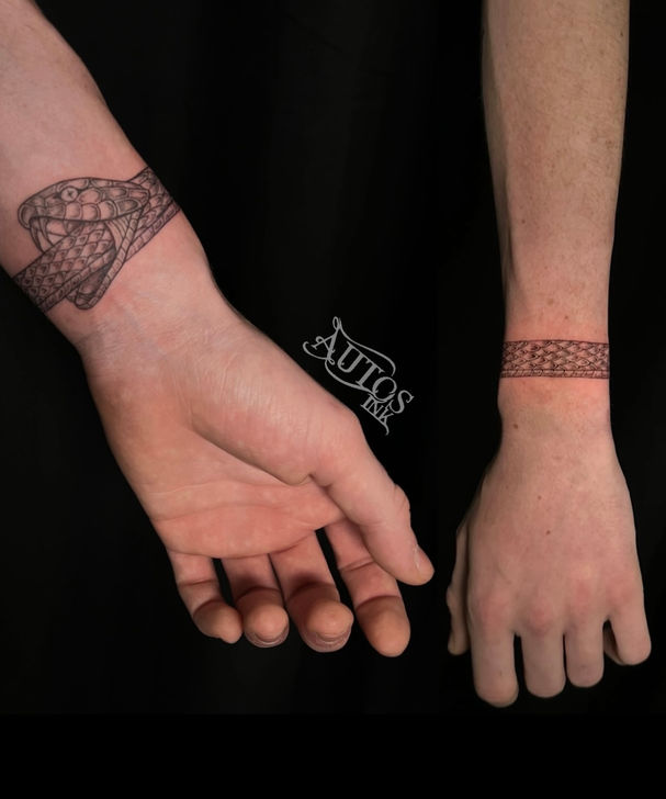 autos ink snake wrist tattoo free hand ouroboros tattoo black and grey tattoo