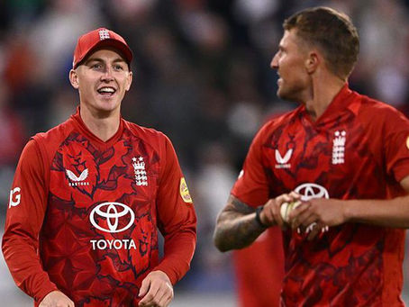 Sunrisers Leeds retain Brook and Carse for Hundred