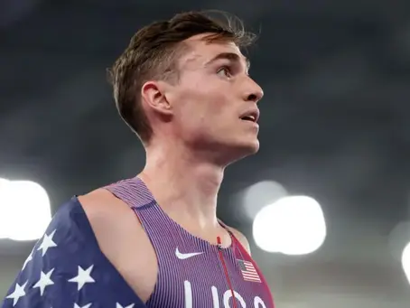 Hoey breaks long-standing 800m indoor world record