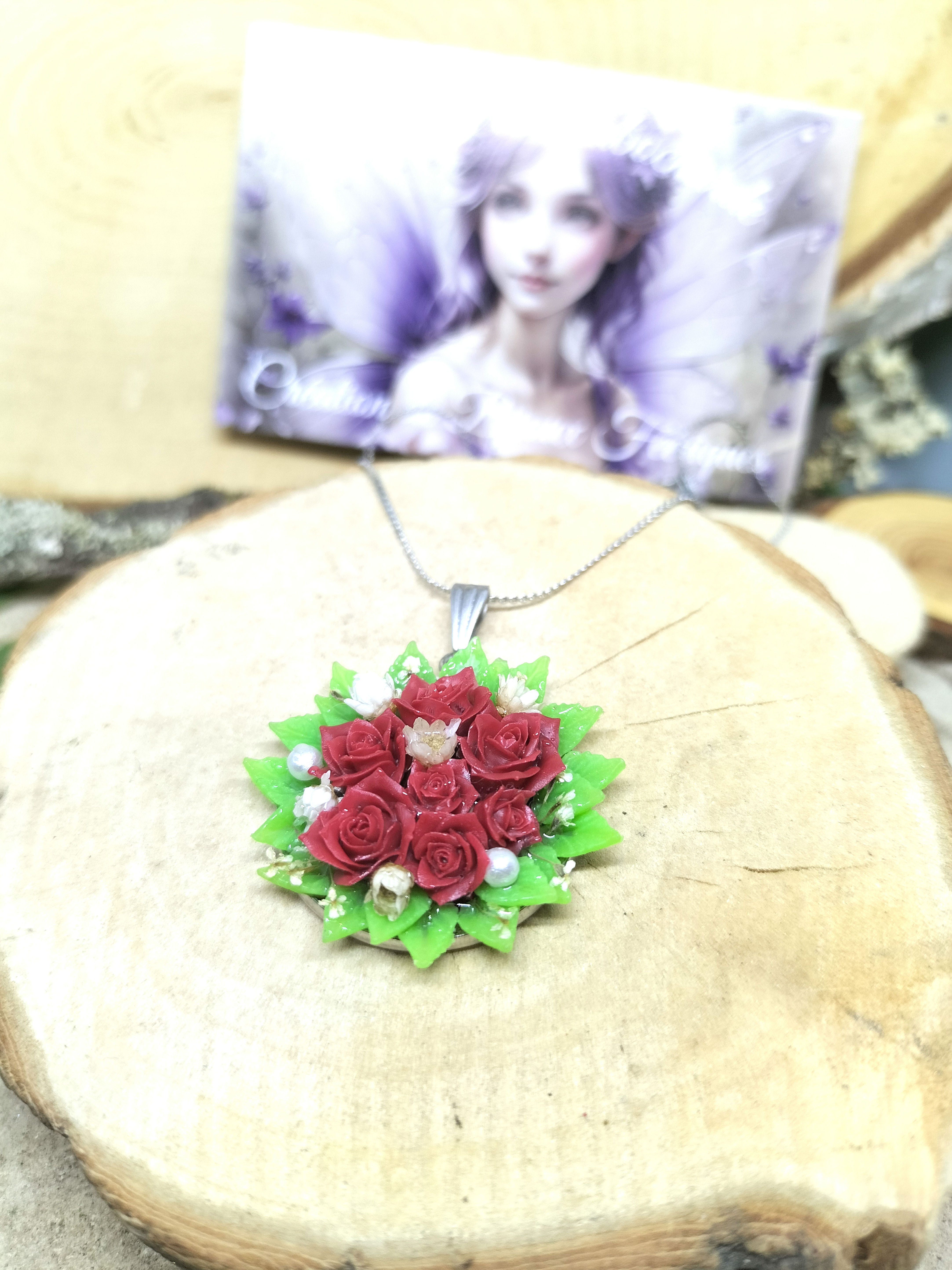 Collier Bouquet de roses  rouges