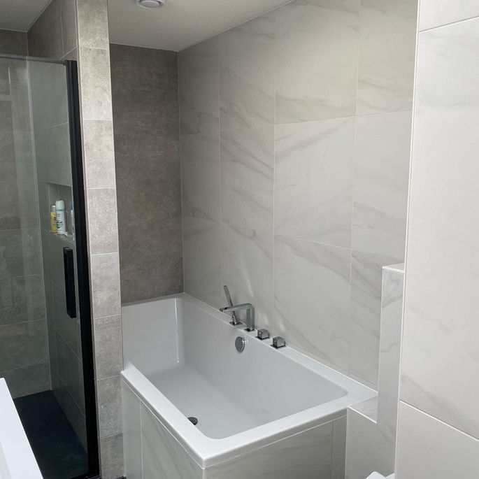 Badkamer met groot bad