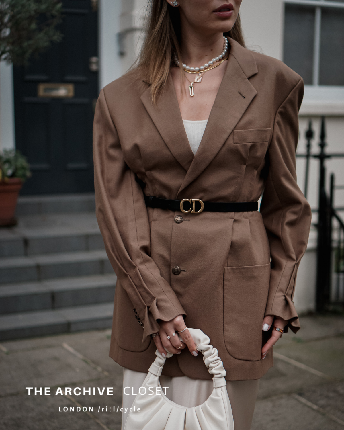 Hourglass blazer in camel
