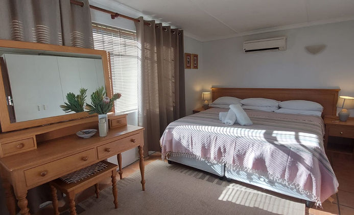 Pines Cottage - Main Bedroom.jpg