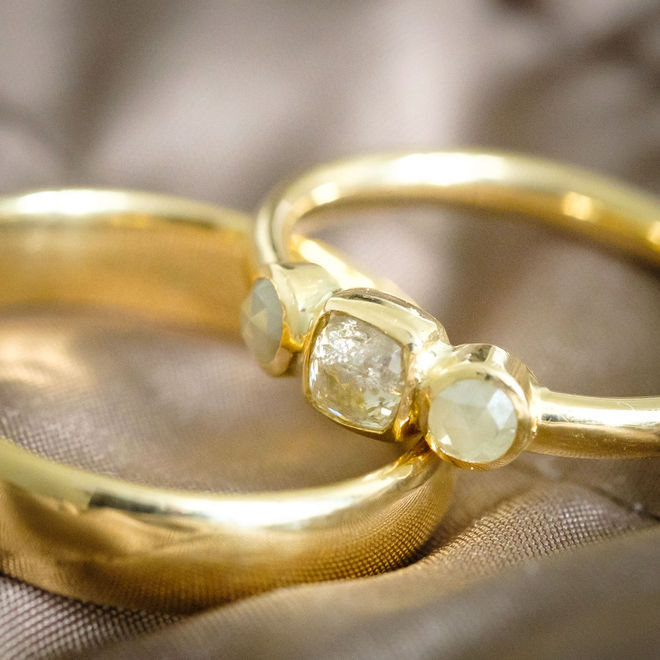 Trouwringen, detail foto, sfeer, trouwreportage, kleur, fotografie, fotoreportage, trouwreportage