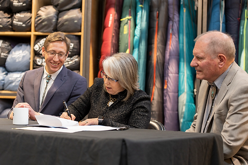 SB9-Signing-NewMexico©GabriellaMarksPhoto-187.png