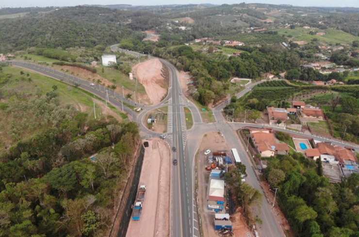 Rota das Bandeiras interdita acesso da R. Luís Gonzaga à Rodovia Romildo Prado LOUVEIRA
