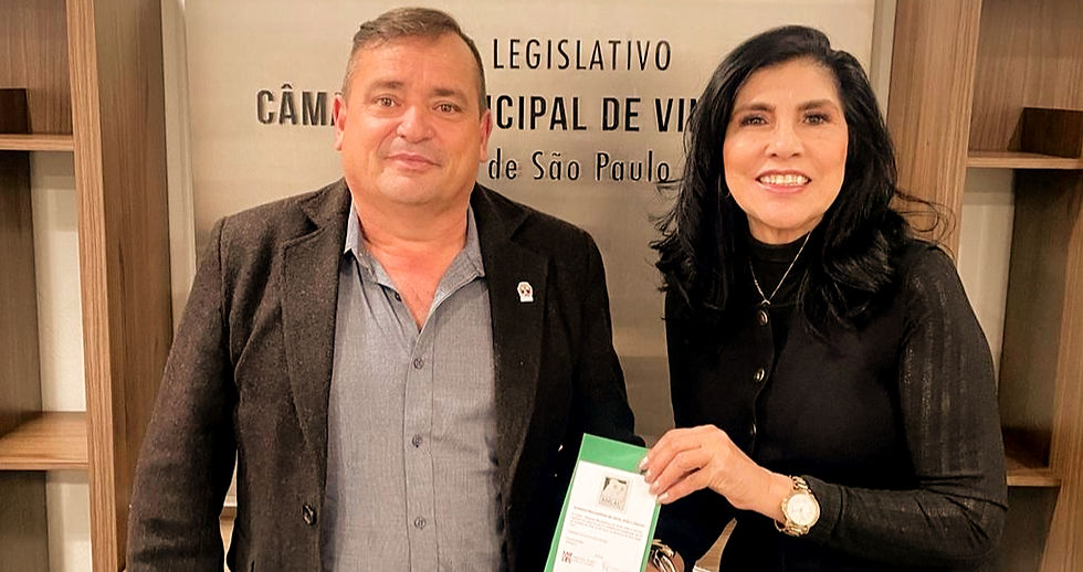 Legenda: Presidente da Câmara de Vinhedo, Márcio Melle e Meres Affonso. / Foto: Divulgação.