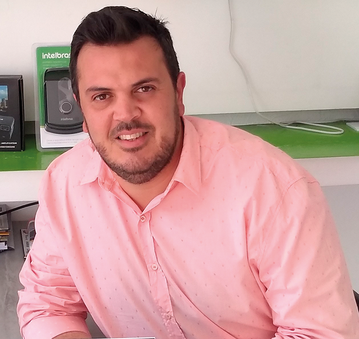 ENTREVISTA COM TIAGO DE PAULA VINHEDO