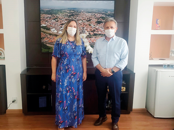 Servidora Rogéria Nicoletti assume Secretaria de Educação VINHEDO