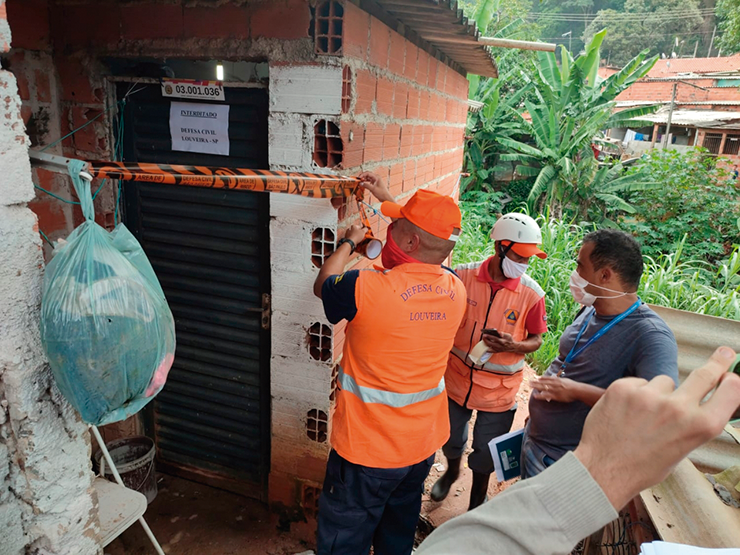 Defesa Civil interdita 5 casas no bairro Estiva LOUVEIRA