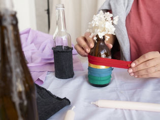 Vinhedo abre 80 vagas para mulheres participarem de oficina de artesanato em vidros