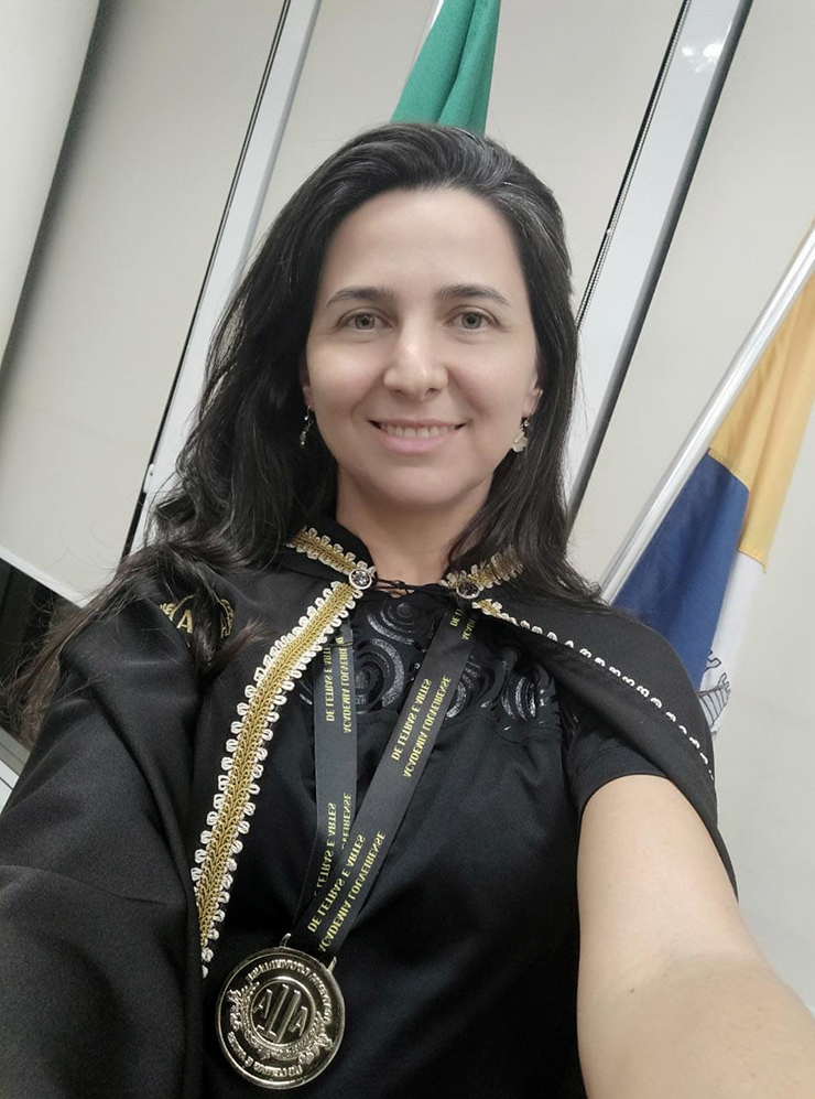 Entrevista com Larissa Vieira Scomparim LOUVEIRA