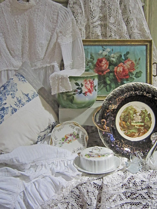 No. 5 top floor and antique pictures 2012 0