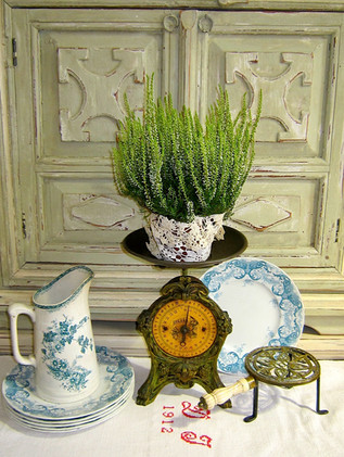 No. 5 top floor and antique pictures 2012 0
