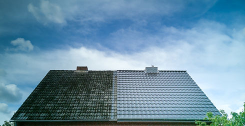 A%20half%20cleaned%20house%20roof%20shows%20the%20before%20and%20after%20effect%20of%20a%20roof%20cl