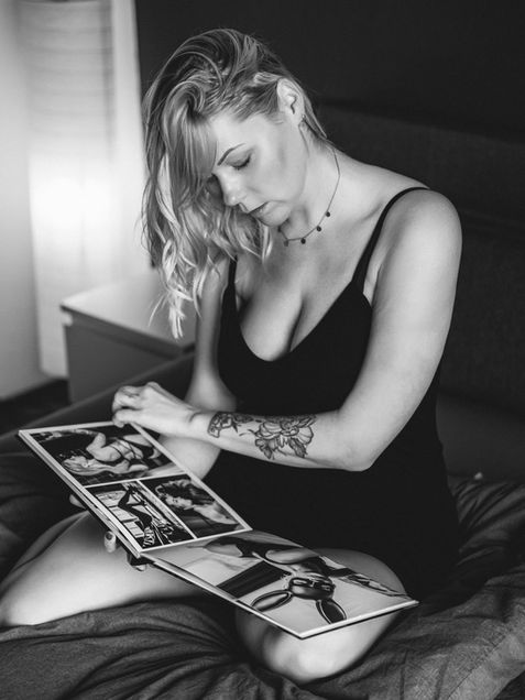 Fortsetzung des sensual Boudoir Homeshooting mit Sabrina