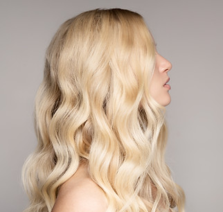 Blond golvend haar