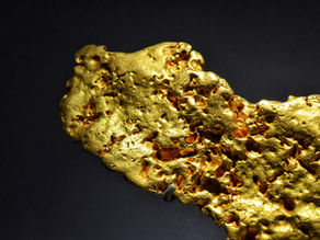 XRF e o “DNA do ouro”: Espectroscopia de Fluorescência de Raios X na determinação da “impressão digital” espectral