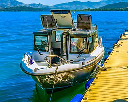 Schulboot Yamarin Cross 60 Cabin am Schwimmsteg der Hensa Lago Marina