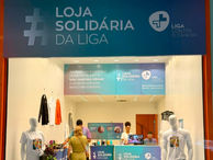 Loja Solidária da Liga leva campanha “Doe e Leve” ao Natal Shopping