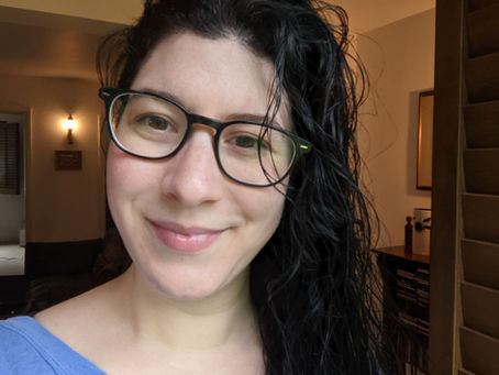 Catherine Rose-Bloom, doula at Nourish and Bloom, smiling warmly as part of Hot Wombs & Cool Minds blog series.