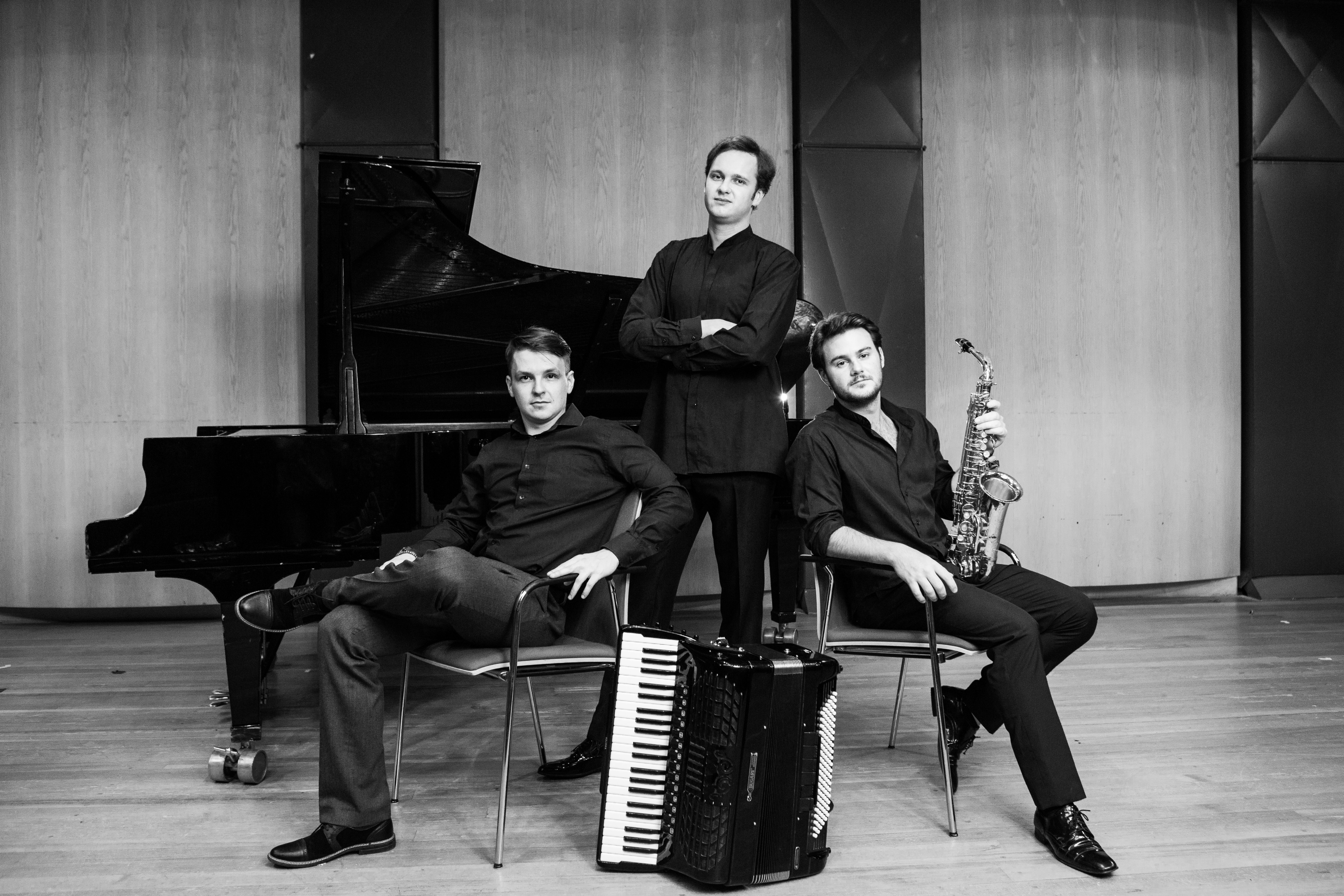 хрустальный голос. классический концерт. трио под. лев кушнир джаз. большое концертное трио кларнетов.