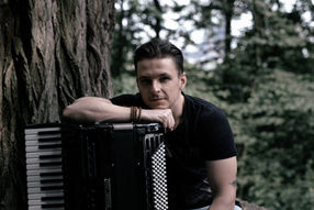 Akkordeonunterricht per Zoom, Onlinekurse für Akkordeon, Online Akkordeon spielen lernen, Akkordeonunterricht von zu Hause aus, Akkordeonstunden für Anfänger online, Musikschule für Akkordeonspieler im Internet, Einfache Akkordeonstunden für Kinder online, Interaktiver Akkordeonunterricht online, Virtueller Akkordeonlehrer, Akkordeonstunden für Erwachsene online, Akkordeon lernen über Skype, Unterricht im Akkordeonspielen per Internet, Onlineunterricht für Akkordeon mit erfahrenen Lehrern, Online-Fernkurse für Akkordeon, Online-Akkordeon für Anfänger und Fortgeschrittene, Akkordeonstunden für Einsteiger online, Musiktheorie und Akkordeonpraxis im Internet lernen, Günstige Online-Akkordeonstunden, Zugang zu Onlineunterricht für Akkordeon, Termin für Akkordeonstunden online vereinbaren, Gruppenunterricht für Akkordeon online, Individueller Akkordeonunterricht online, Online-Meisterklassen für Akkordeon, Online Akkordeonkurse für Einsteiger, Übungen für Akkordeonspieler online, Schnelleinstieg ins Akkordeonspielen online, Onlinekurse mit Schritt-für-Schritt-Anleitung für Akkordeon, Fortschrittliche Online-Methoden für Akkordeonunterricht, Flexible Online-Akkordeonstunden, Akkordeonkurse für fortgeschrittene Spieler online, Live-Akkordeonstunden im Internet, Selbstlernkurs für Akkordeon online, Onlineunterricht für Senioren im Akkordeonspiel, Online-Akkordeonstunden für Kinder und Erwachsene, Online-Lernhilfe für Akkordeonspieler, Akkordeonunterricht online mit interaktiven Übungen.