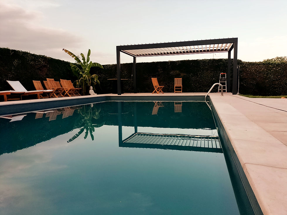 magnifique pergola gris anthracite poolhouse gers toulouse_edited