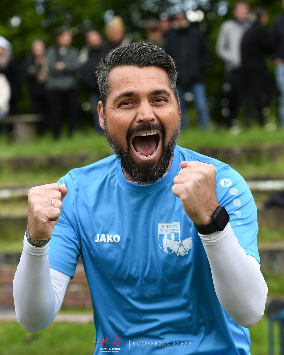 Trainer Michael Finster erreichte den lang ersehnten Klassenerhalt in der Bezirksliga.