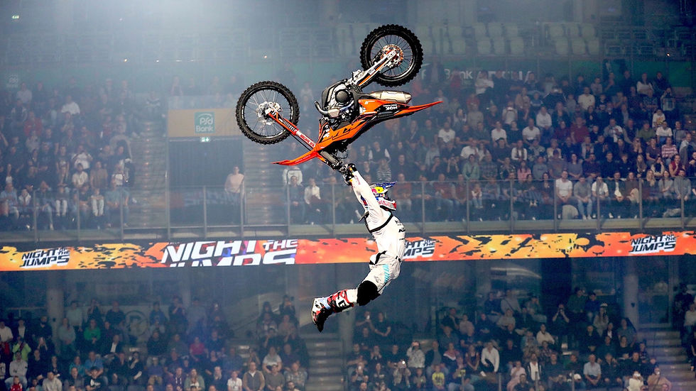 NIGHT of the JUMPs: Luc Ackermann triumphiert in Nürnberg – Titelrennen spitzt sich zu