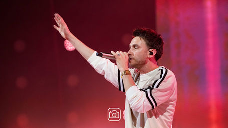 Clueso begeistert – Neue Songs und große Emotionen in der Brose Arena