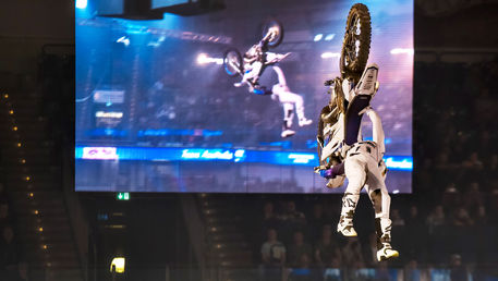 NIGHT of the JUMPs kehrt nach Nürnberg zurück: Titelkampf spitzt sich zu