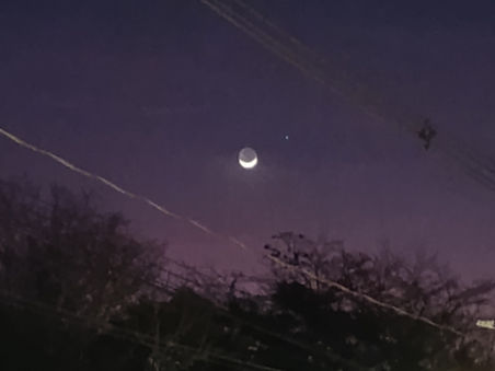 As vezes a lua sorri de volta para mim - Poema