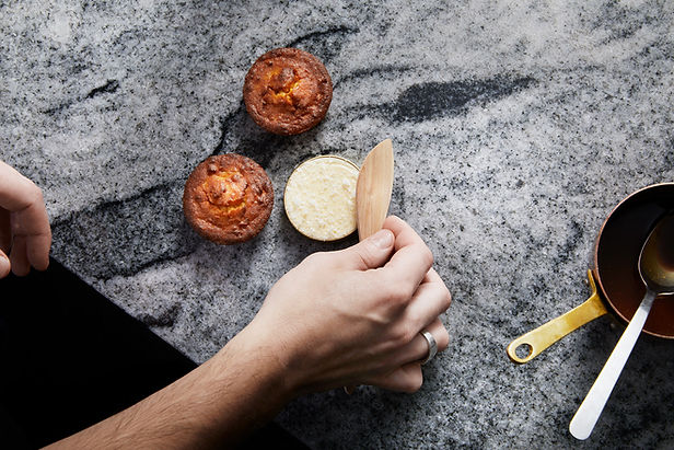 Vår meny består av tapas med inspiration från sydeuropa, gjorda på vårt speciella vis.