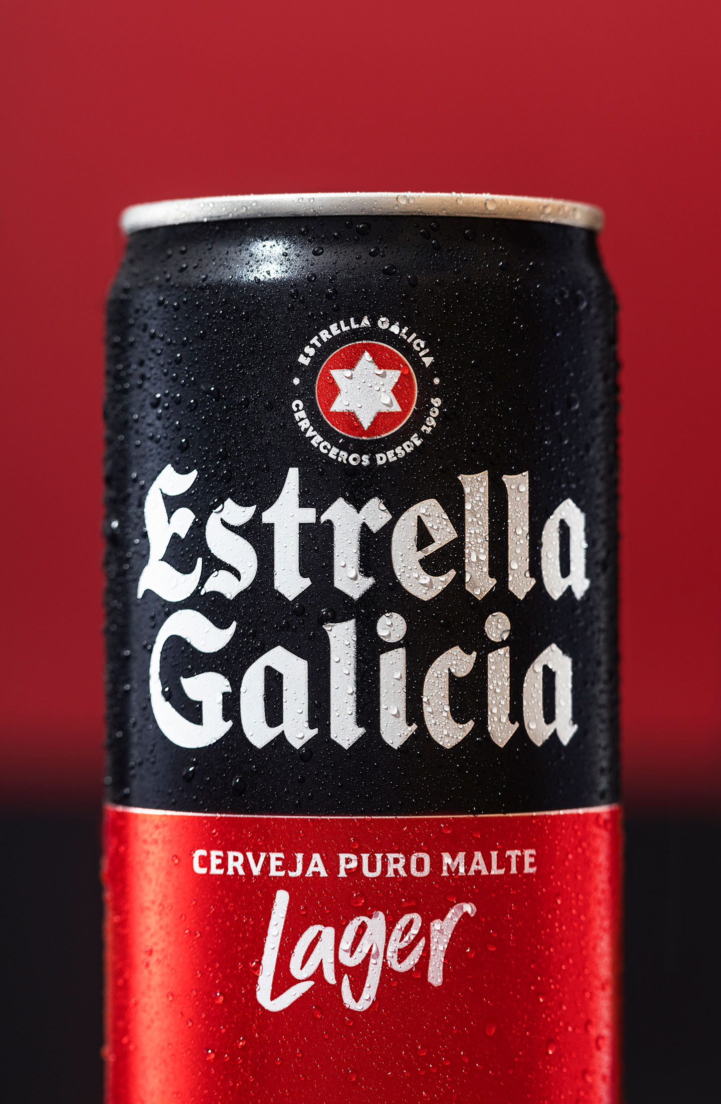 a can of estrella galicia cerveja puro malte lager, tailor made by Rafael Fazano