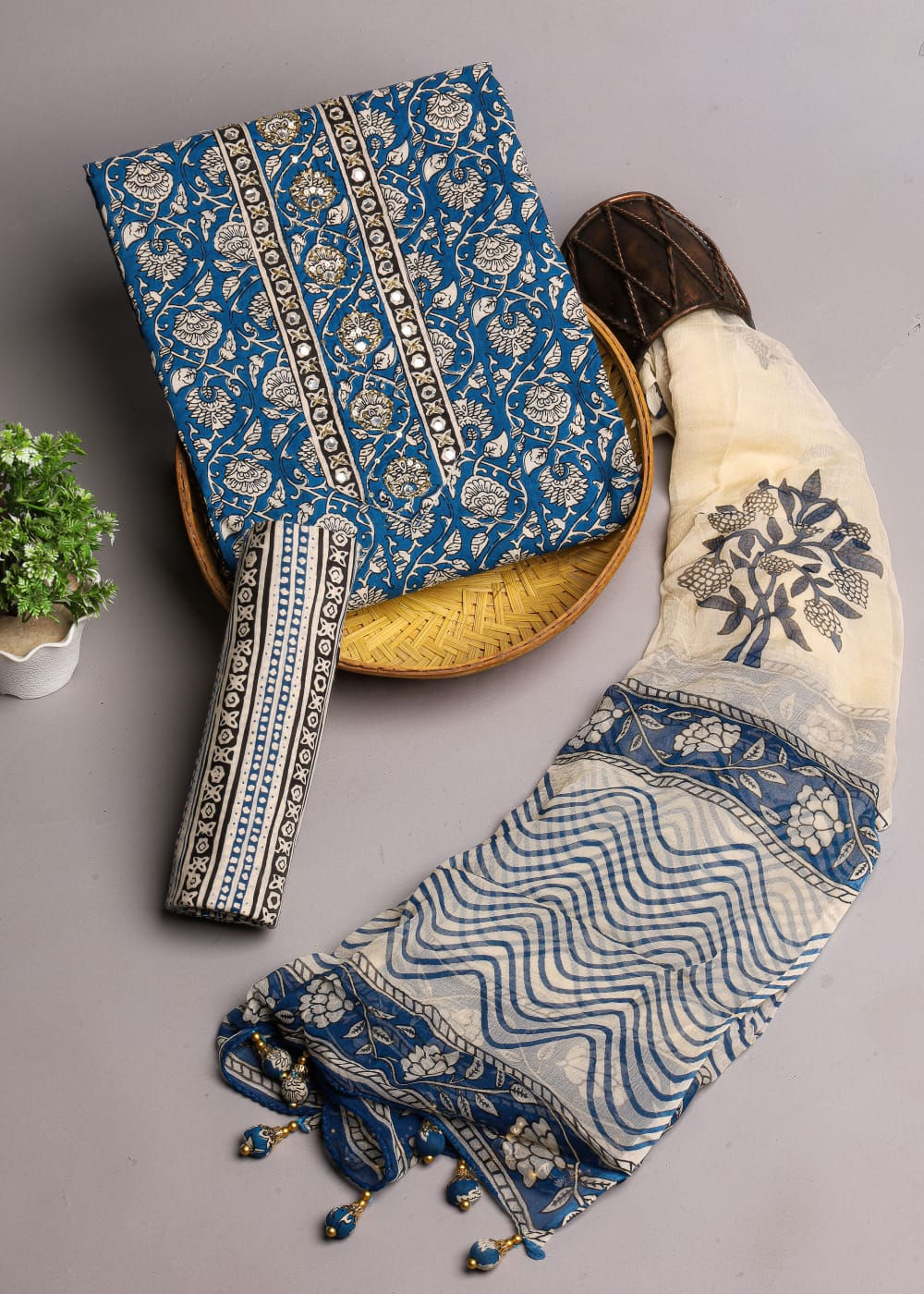 Cotton suit with chiffon dupatta Fabric