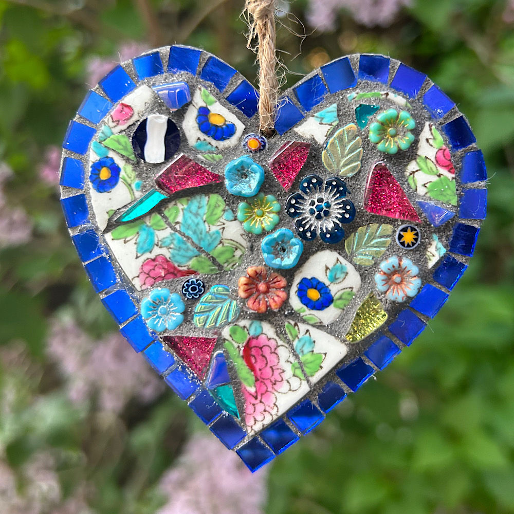 Outdoor Mosaic: Garden Small Vintage Heart