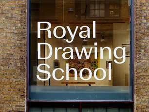 La Royal Drawing School renueva su identidad visual con un diseño audaz y contemporáneo de Pentagram
