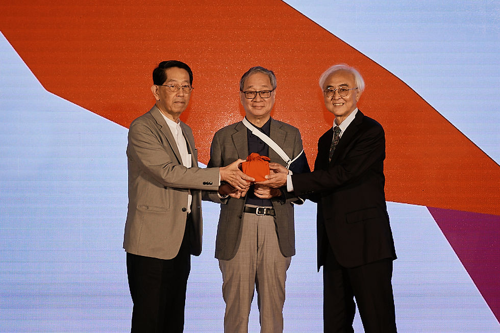 像冠軍那樣去迎戰！楊其文戴好頭盔，做好準備