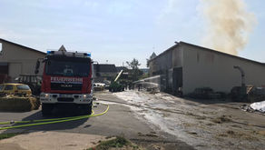 Brand - Brand einer Scheune / Heuballen