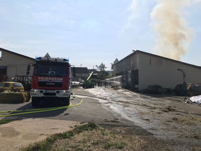 Brand - Brand einer Scheune / Heuballen