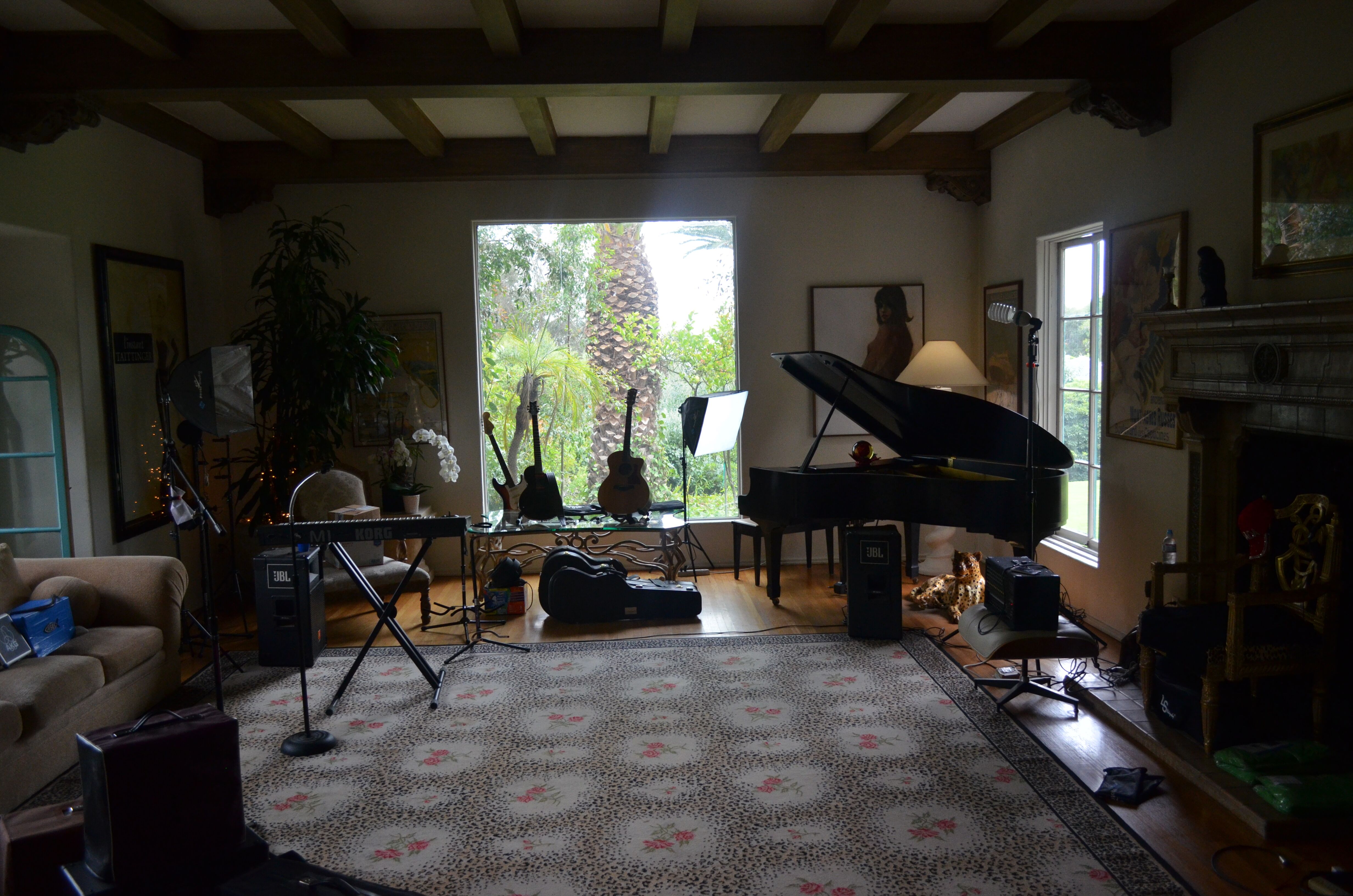 SONIC LIVING ROOM