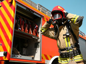 Kraftig brann i industribygg på Raufoss