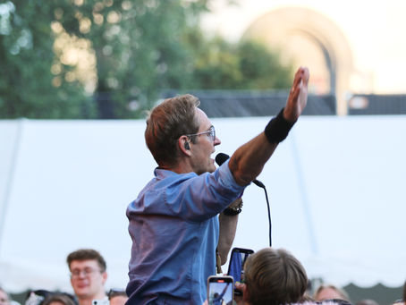 Sommervibber og allsang da Postgirobygget åpnet 2830 festivalen