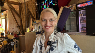 «Love Campers, War and Peace»: Fra låve til Las Vegas