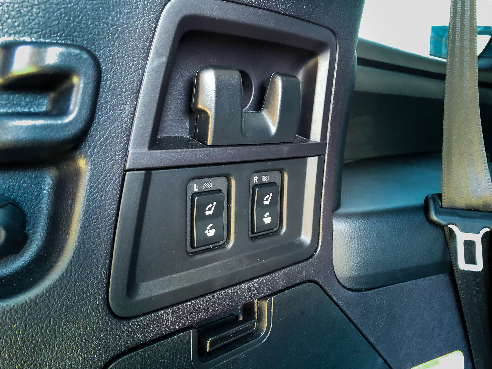 06-Seq-PwrSeats-IMG_8802 2