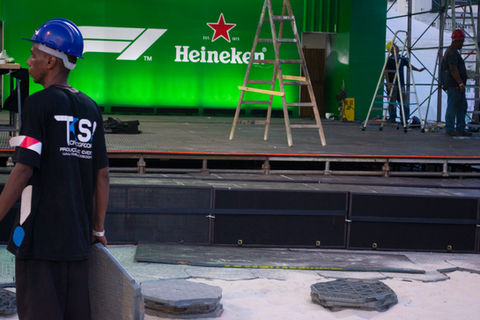 Movers service for events, specialized in assembly and disassembly, from infrastructure, scenography, furniture, food, beverages, sound and light. Movers for Events, Movers RJ, Movers Rio de Janeiro, Movers Service, Movers Events.